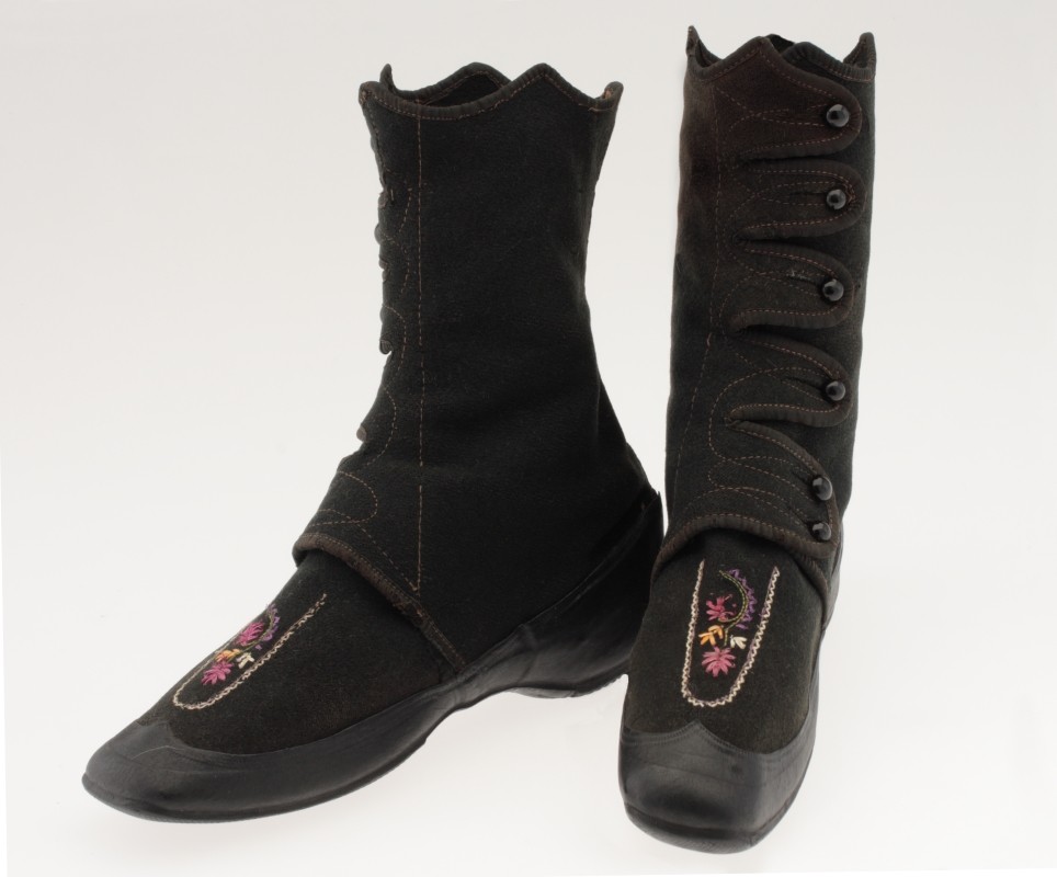 Boots, Canadian Rubber Co., 1868-1875. Gift of Dr. William P. Baker, M2006.118.1.1-2 © McCord Museum