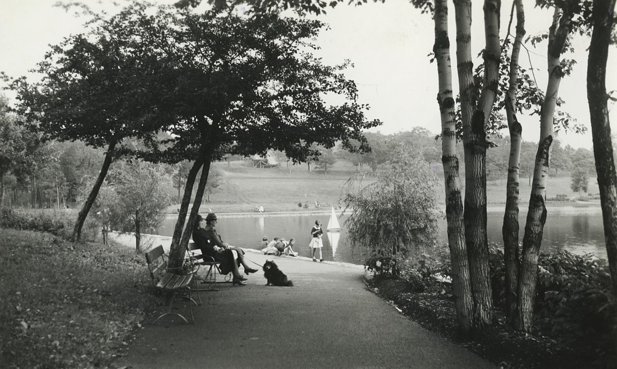 Harry Sutcliffe, <i>Beaver Lake in Mount Royal park, Montreal</i>, about 1939. Gift of Peter, Paul, Robert and Carolyn Sutcliffe, M2011.2.3.177 © McCord Museum
