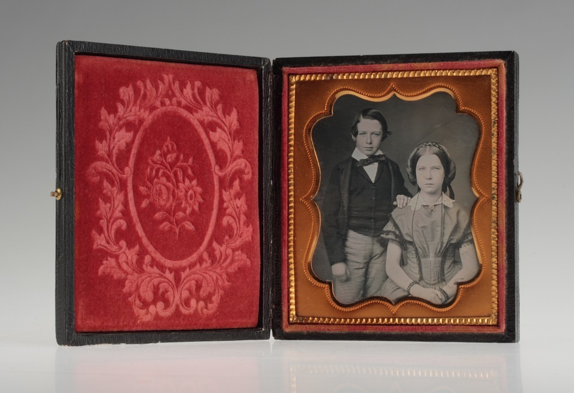 Unknown photographer, <i>The Dawes Children</i>, about 1850, daguerreotype. Gift of Mr. and Mrs. Sidney Dawes, MP-0000.427.1 © McCord Museum