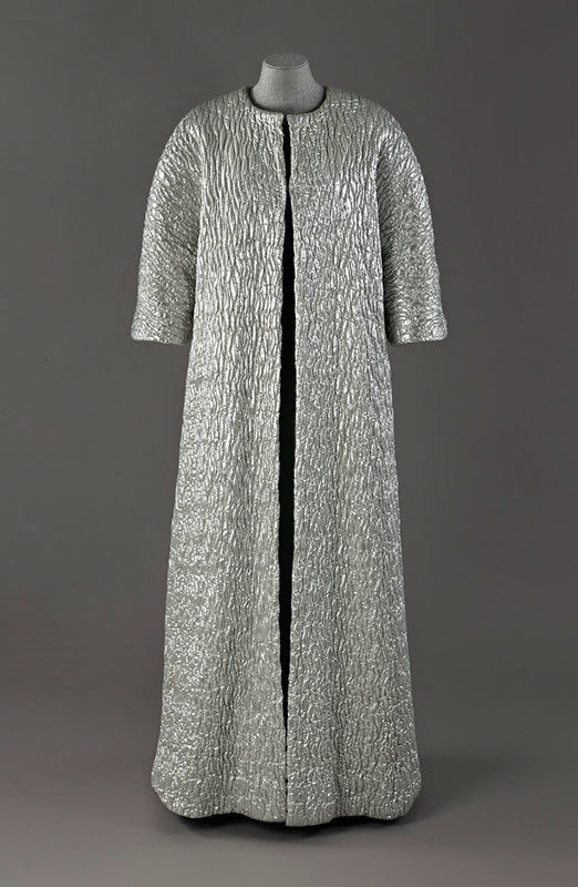 Robe du soir, taffetas de soie, Cristóbal Balenciaga, Paris, 1962. Don de Madame Anne V. Byers, M975.20.15 © Musée McCord