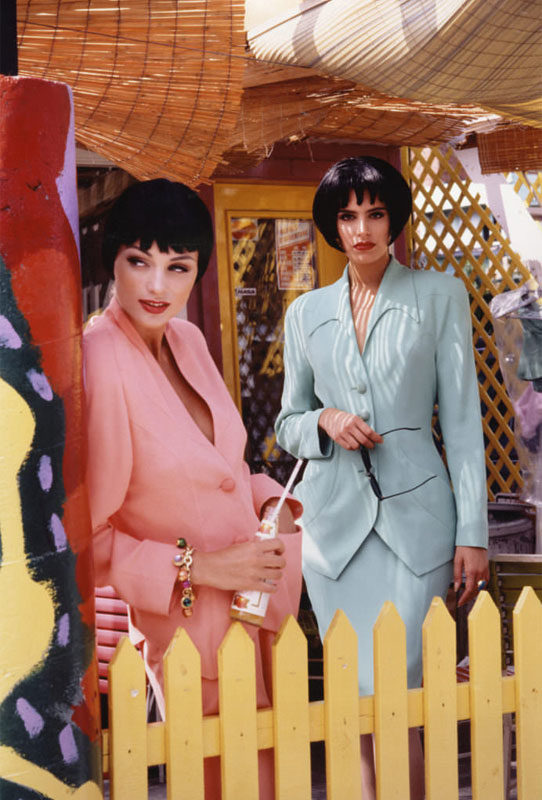 Photographe inconnu, <i>Deux mannequins portant des créations de Jean-Claude Poitras</i>, 1980-1990. Don de Jean-Claude Poitras, M2005.78.1351 © Musée McCord