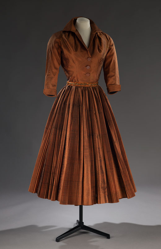 Robe de fin d’après-midi, <i>Topaze</i>, Christian Dior, Collection automne-hiver 1951. Don de Margaret Rawlings Hart, M967.25.87.1-2 © Musée McCord