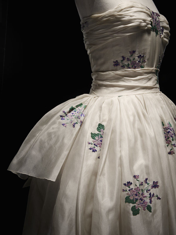 Robe deux-pièces, <i>Avril</i>, Christian Dior, 1955. Don de Mme Philippe Hecht. ROM 962.18.A-B © Laziz Hamani