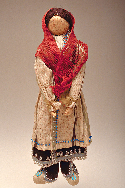 Doll, Mohawk or Seneca, 1875-1900. Gift of Sarah Ann Kerby, ME939.1.1 © McCord Museum