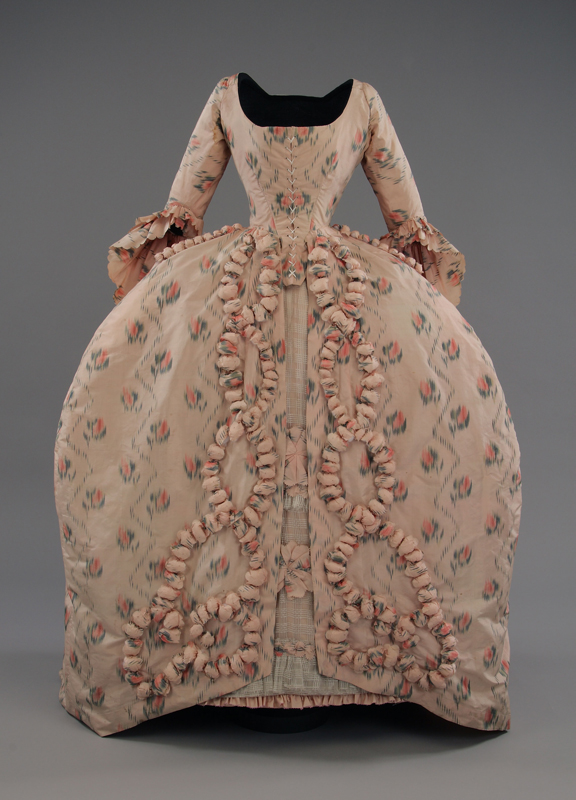 Robe, 1770-1780., M966.53.1.1-3 © Musée McCord