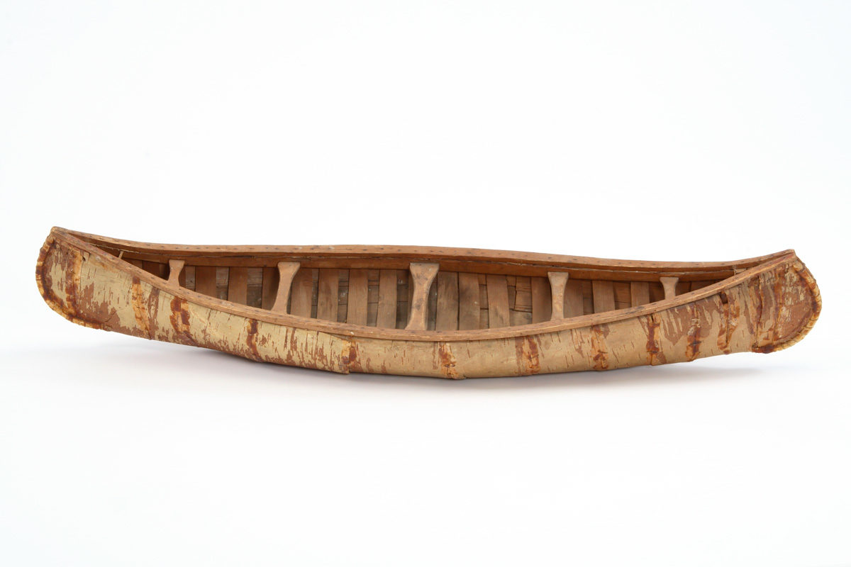 Model canoe, Algonquin, 1930-1960. Gift of the Missionnaires Oblats de Marie Immaculée, M2006.48.85 © McCord Museum