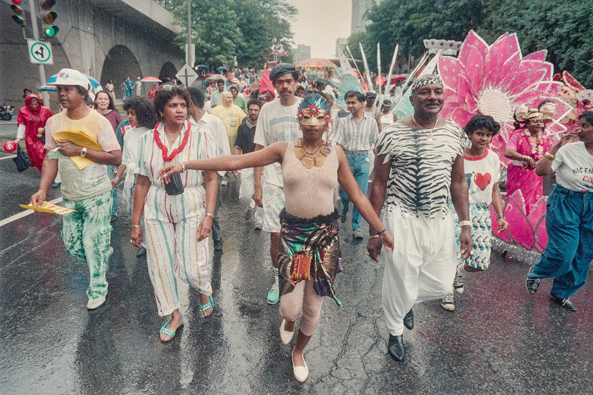 Jean Goupil, <i>Défilé de la Carifête, boulevard René-Lévesque</i>, Montréal, 25 juin 1988. Don de La Presse, M2020.95.X © Musée McCord