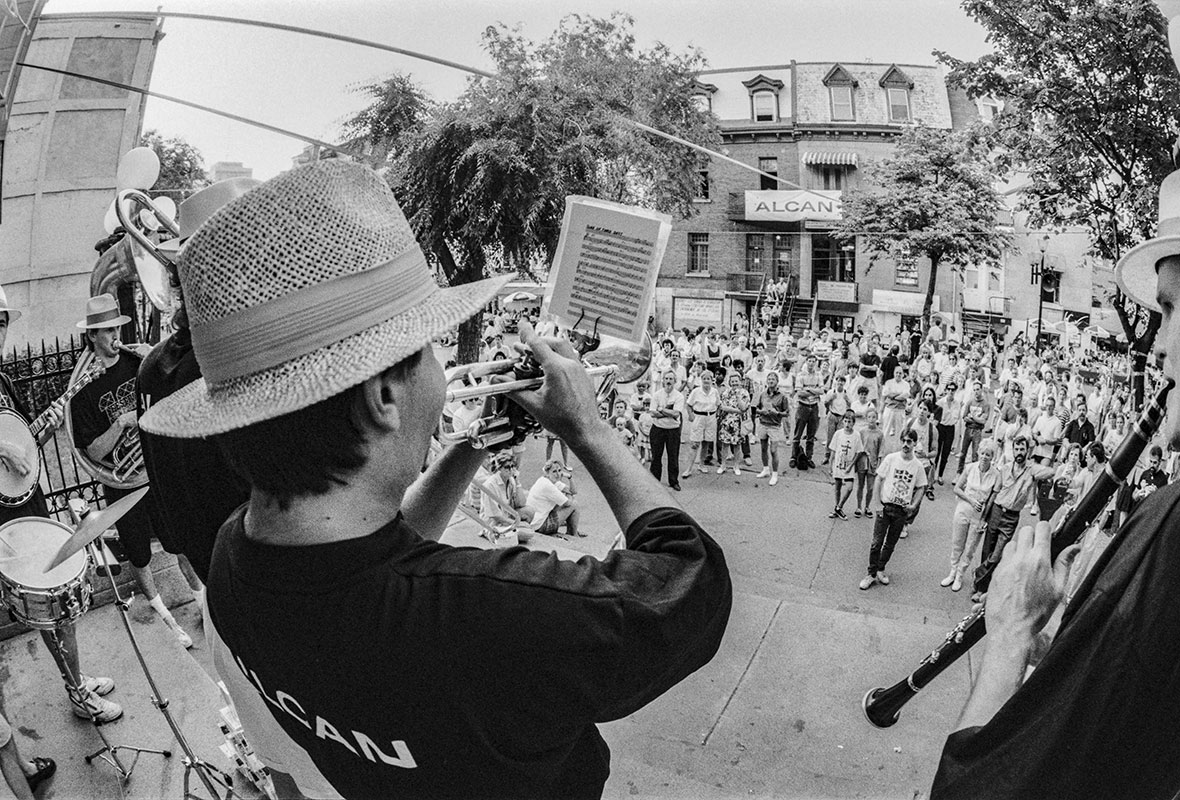 Richard Godin, <i>Montreal International Jazz Festival, Saint-Denis Street</i>, Montreal, July 4, 1989. Gift of La Presse, M2020.95.X © McCord Museum