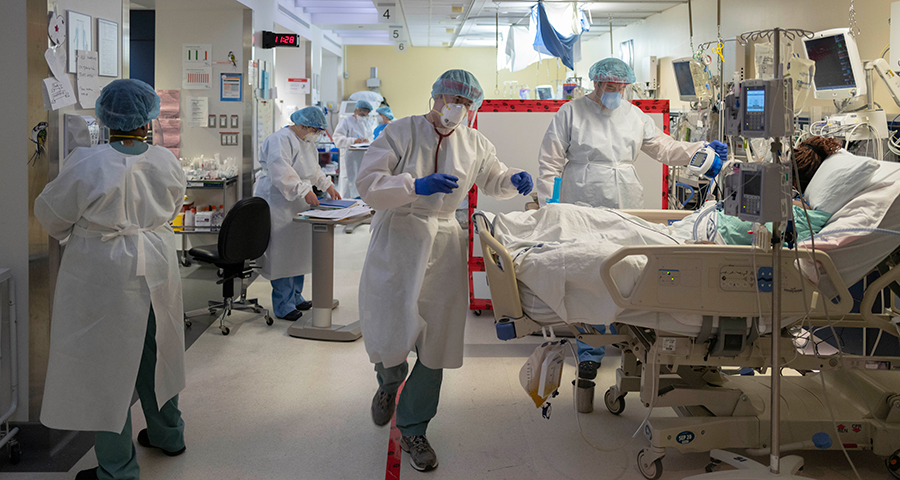 Michel Huneault, <i>Unité de soins intensifs temporaire pour patients atteints de la COVID-19, Hôpital Notre-Dame, Montréal, 26 mai 2020</i>, M2022.13.11, Musée McCord 